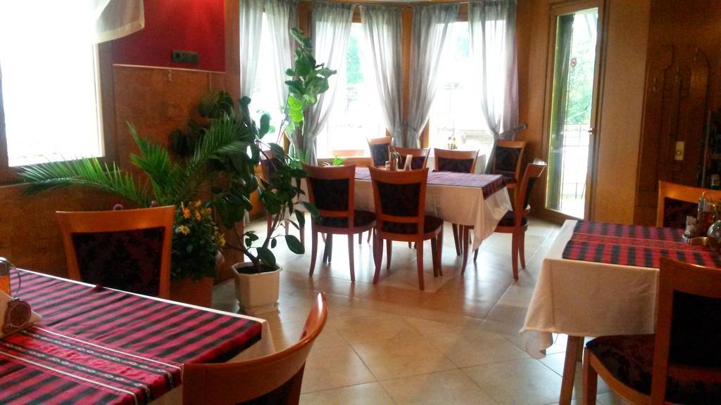 Family Hotel Sonata Samokov Exterior photo